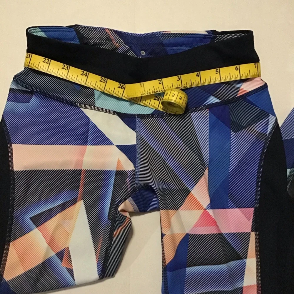 Athleta‎ Electric Geo Sonar Women’s Capri Leggings Multicolor